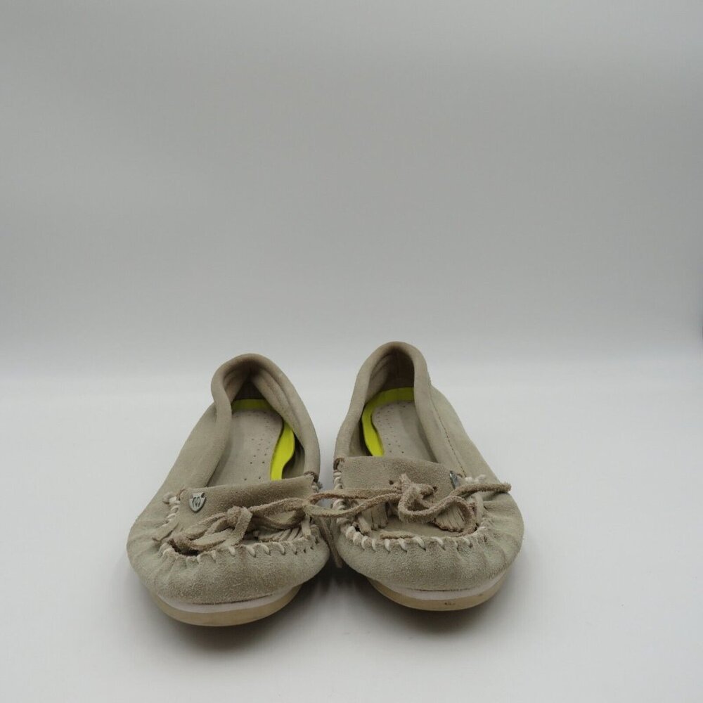 Minnetonka Shoes Womens Size 6.5 Beige Suede Moccasins Rubber Soles Fringe